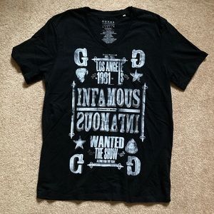 GUESS Infamous V-Neck Lettering Tee Medium